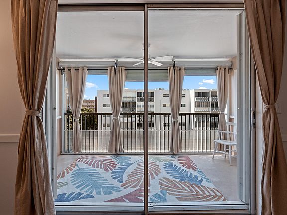 3rd image of 620 NE 12th Avenue #602