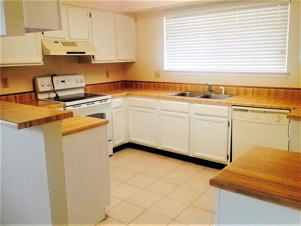 2nd image of 10623 Eagle Glen Dr