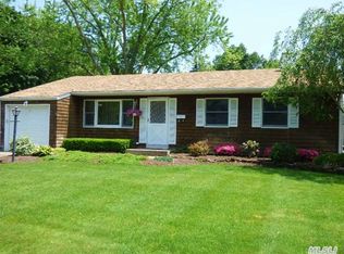 55 Johnson Ave S, Kings Park, NY 11754