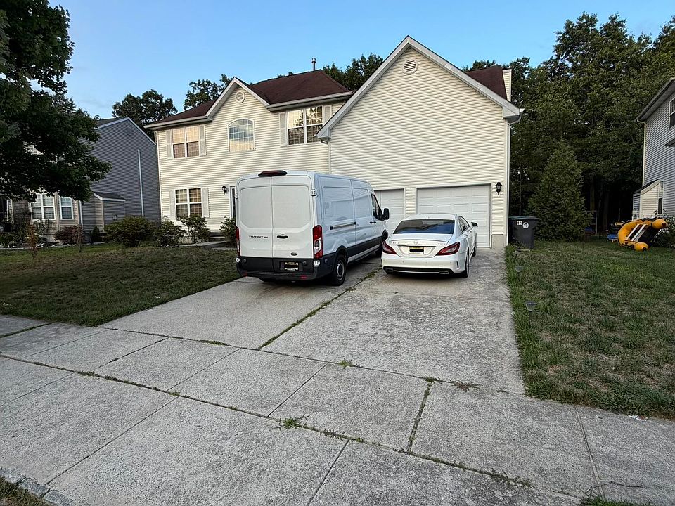 1st image of 18 Chancellor Park Dr