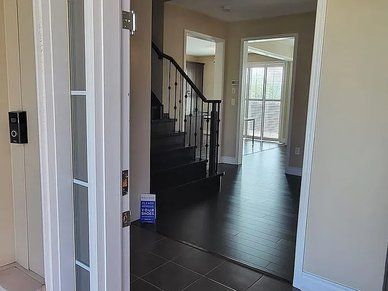 207 Dymott Ave — Photo 2