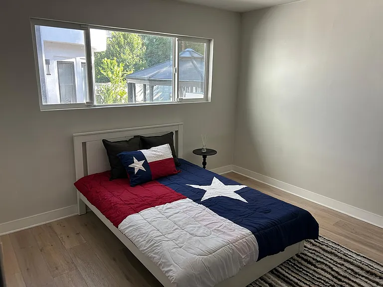 4912 Alonzo Ave — Photo 13