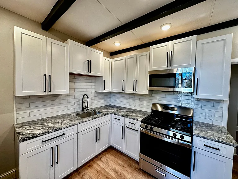 401 Main St #3 — Photo 3