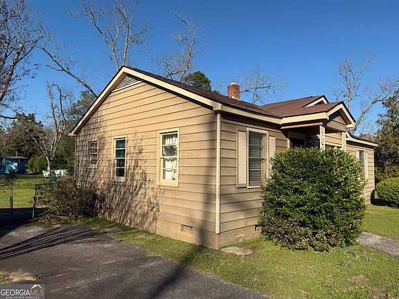 5th image of 1815 W Highland Ave