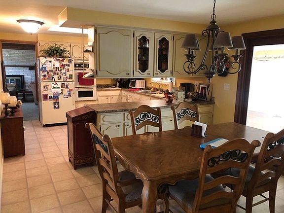 3rd image of 956 Donegal Dr E