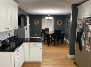 909 Perryman Rd, Woodlawn Park, KY 40207