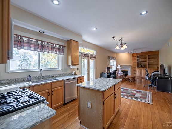 4th image of 10054 Somerset Dr
