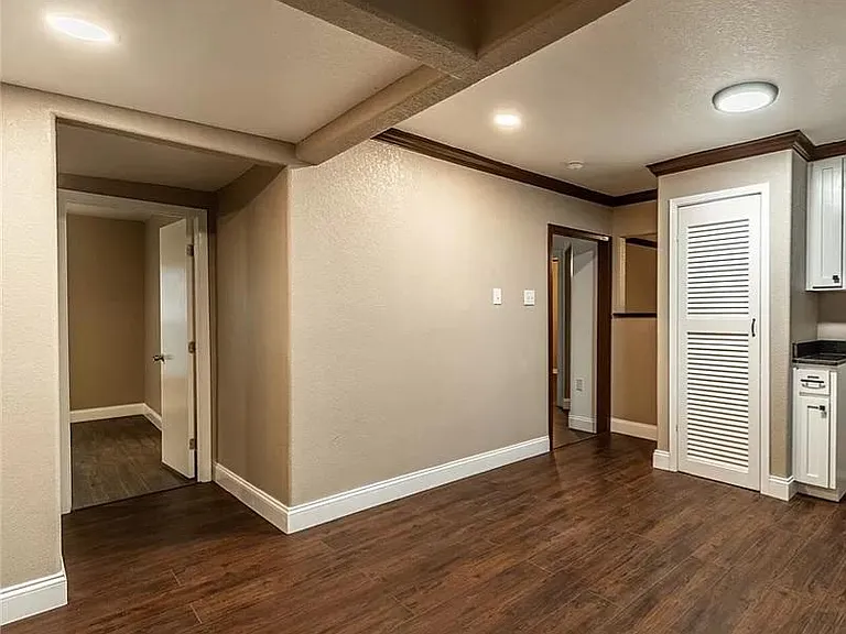2837 Ross Ave — Photo 5