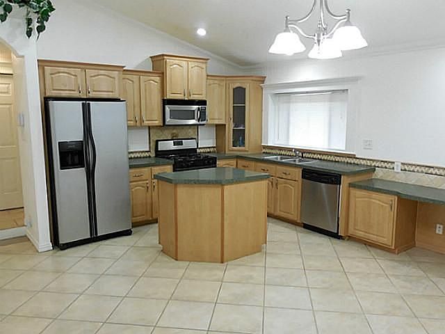 1st image of 905 Palos Verdes St