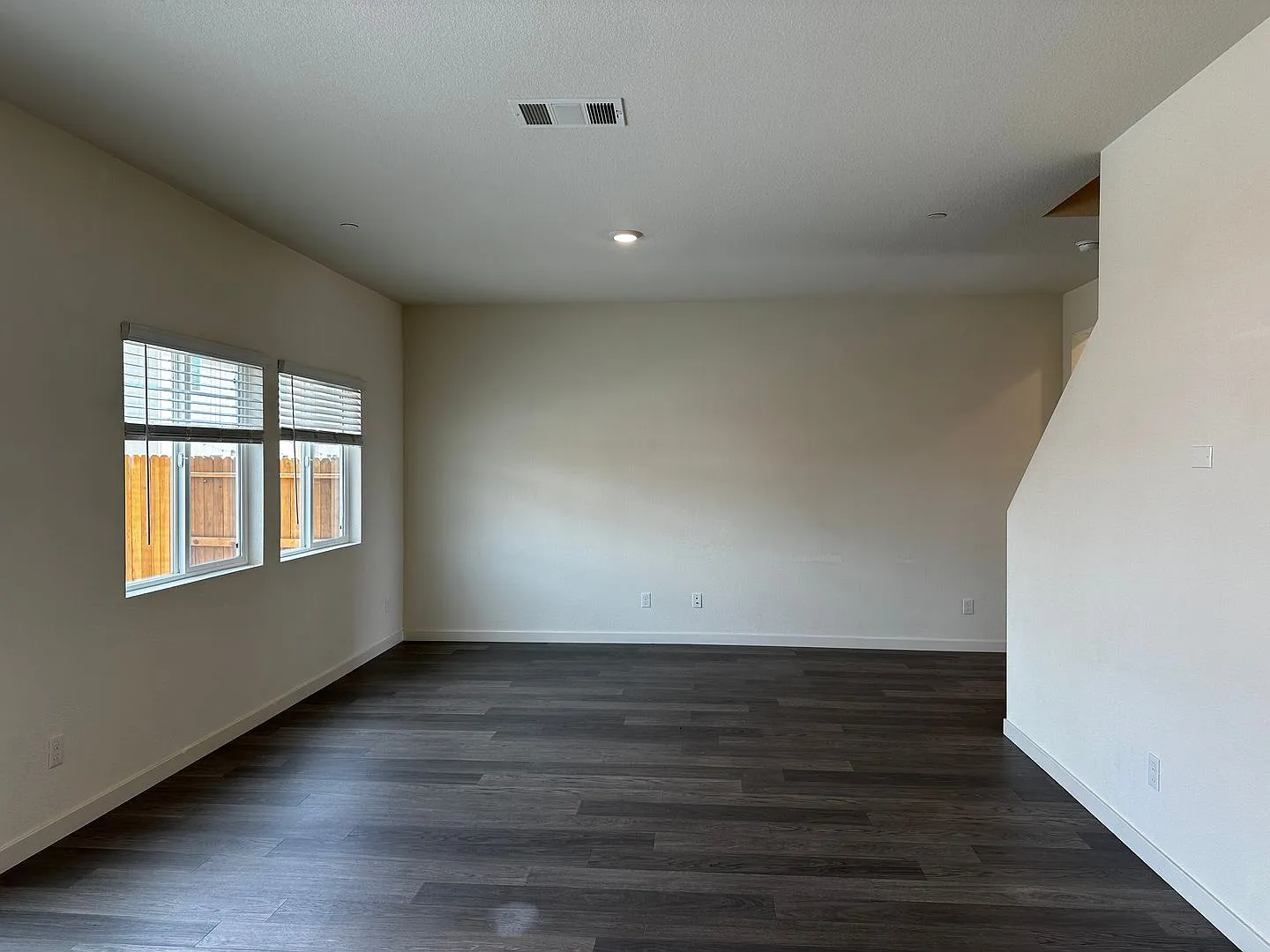 4 Bed 2.5 Ba 2 Story 2 Car — Photo 4