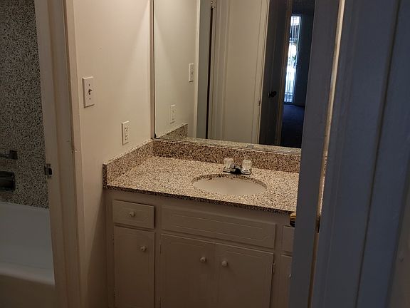 4th image of 7236 East Pkwy #B2fad9d23