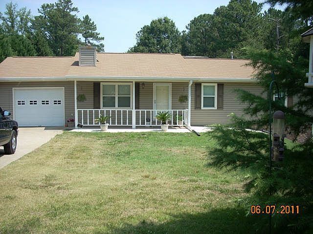 1st image of 2560 Glendale Dr NE