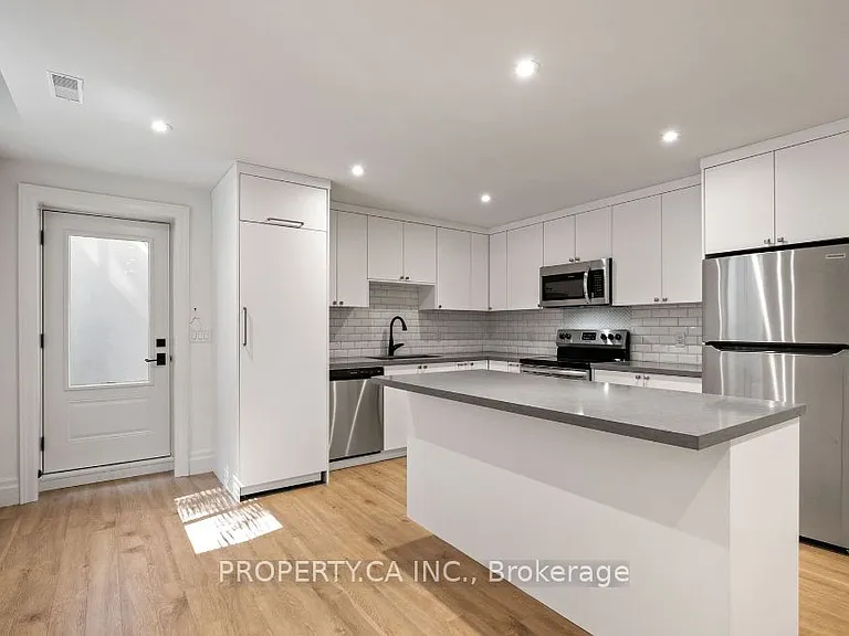 119 Invermay Ave — Photo 1