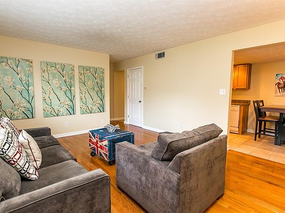 4th image of 828 Malabu Dr APT 205