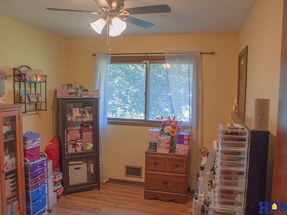 4th image of 624 Sierra Dr