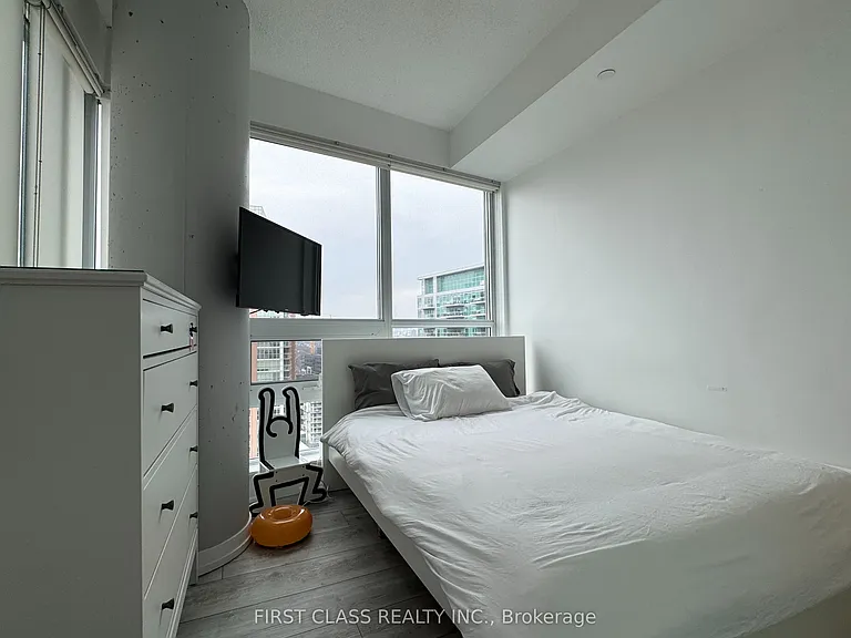 150 E Liberty St #2111 — Photo 5