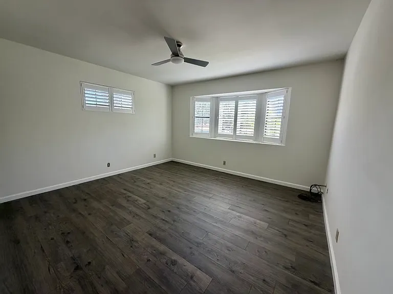 3247 Mills Ave — Photo 16