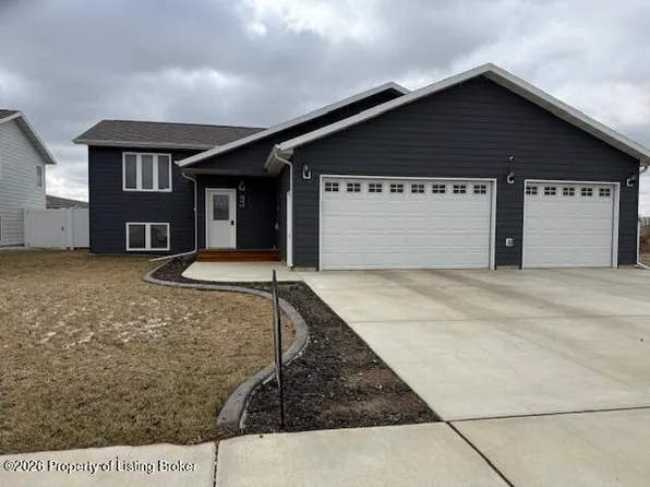 436 37th St E, Dickinson, ND 58601