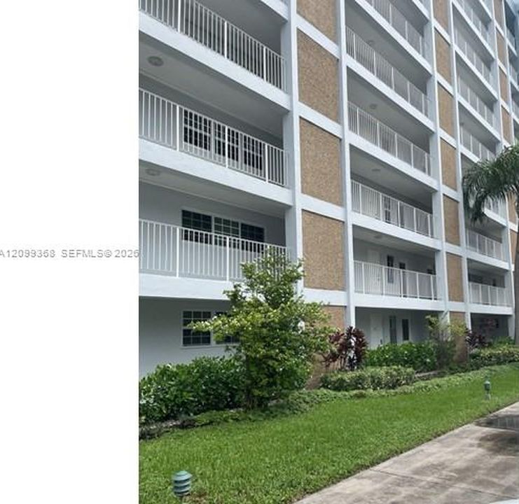 2940 N Course Dr APT 110, photo 2