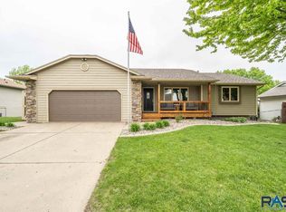 1401 S Sunny View Dr, Sioux Falls, SD 57110