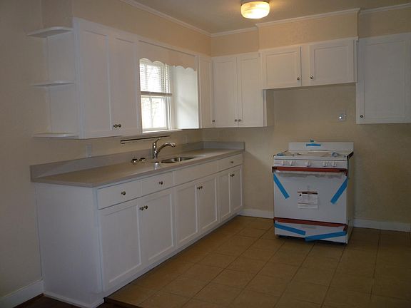 4th image of 1204 Jefferson St