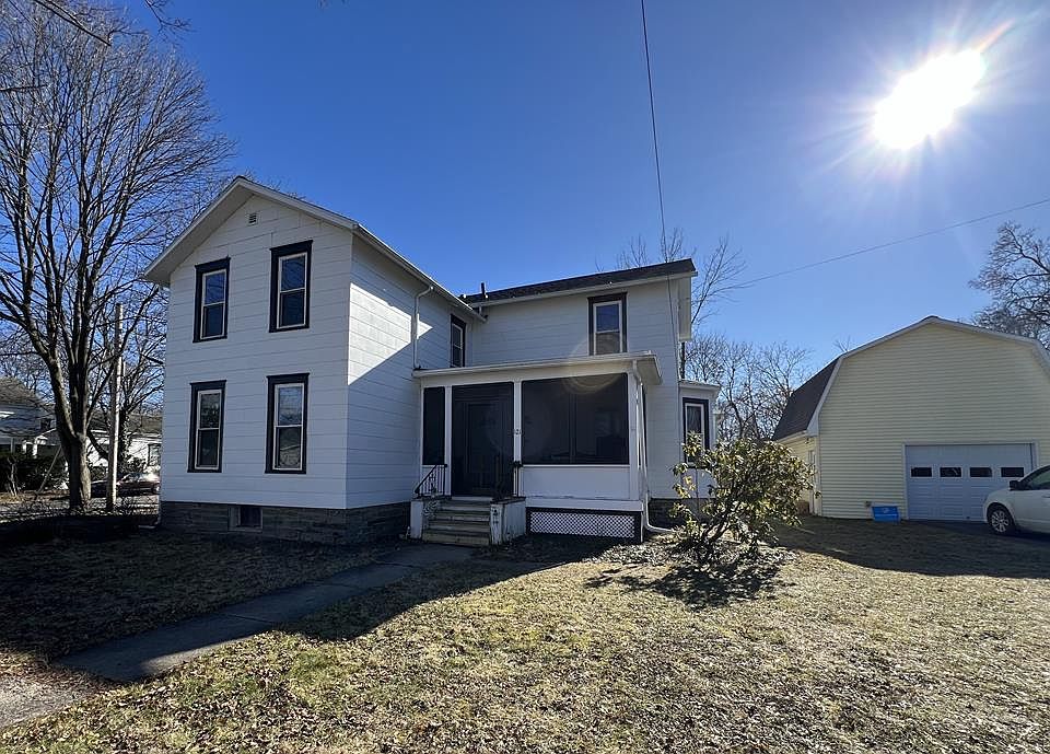 1st image of 121 E Main St