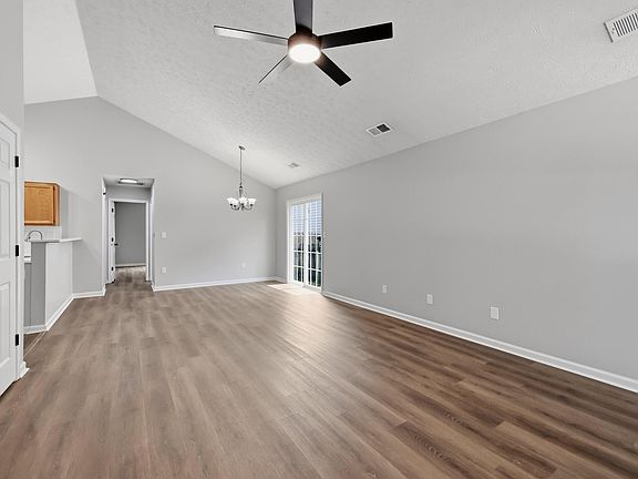 4th image of 208 Timberwood Trce
