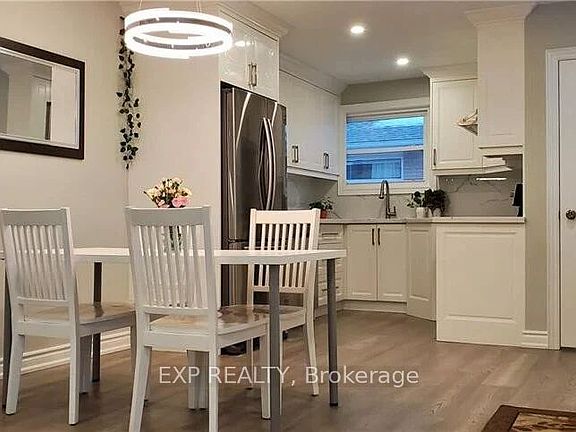3rd image of 8 Hillcrest Ave