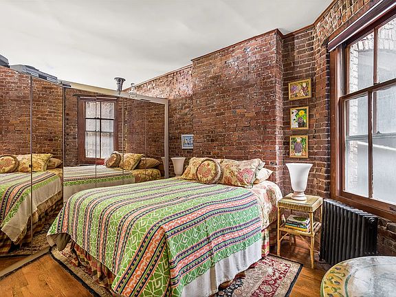 4th image of 248 E 7th St #910