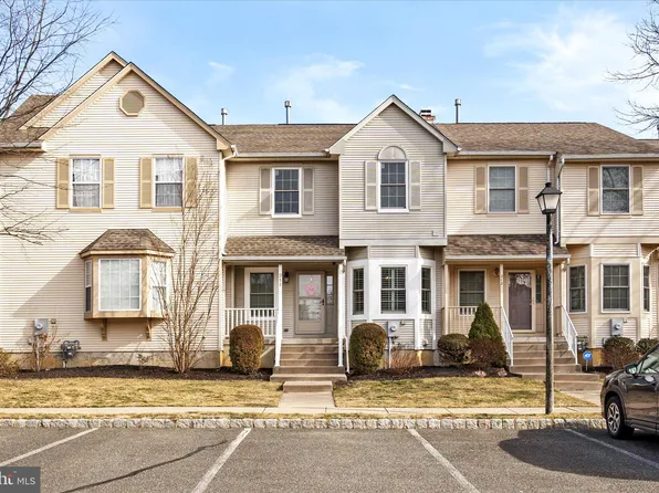 211 Waverly Ct, Robbinsville, NJ 08691
