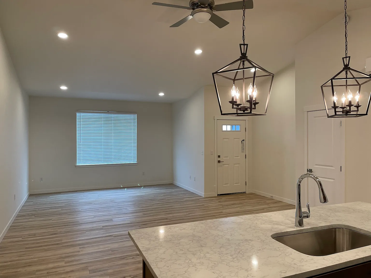 2 bed, 1100 sqft, $2,295 — Photo 3