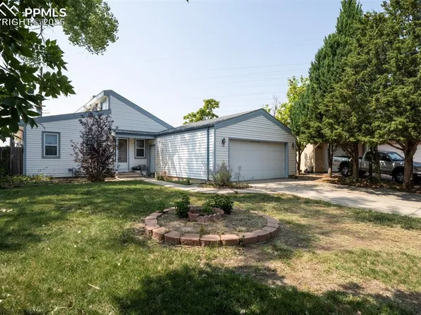 14 Crested Hill Ct, Pueblo, CO 81008