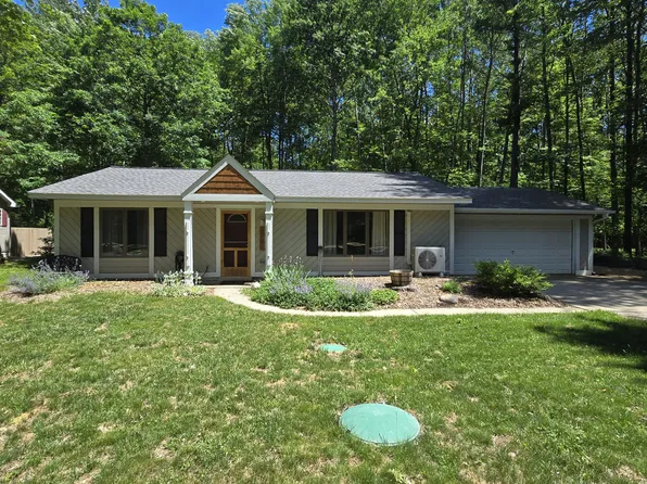 6782 White Pine Dr, Stanwood, MI 49346