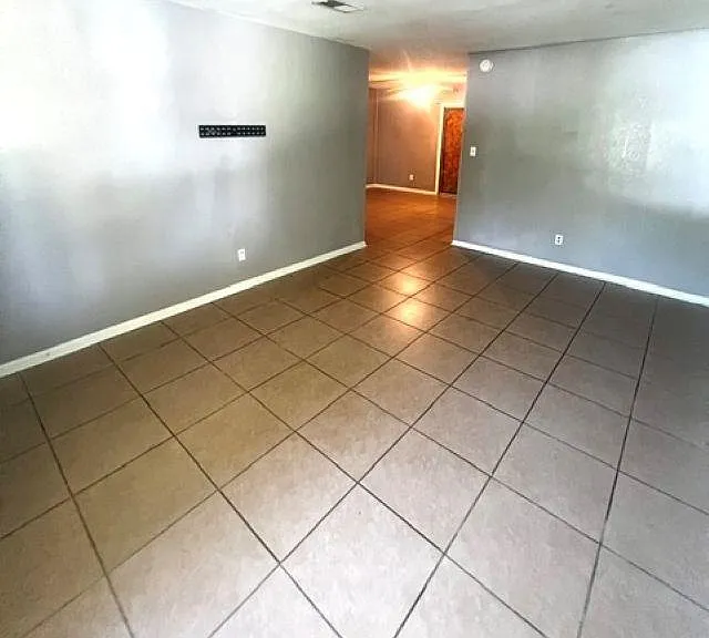 3221 Beacon St — Photo 11