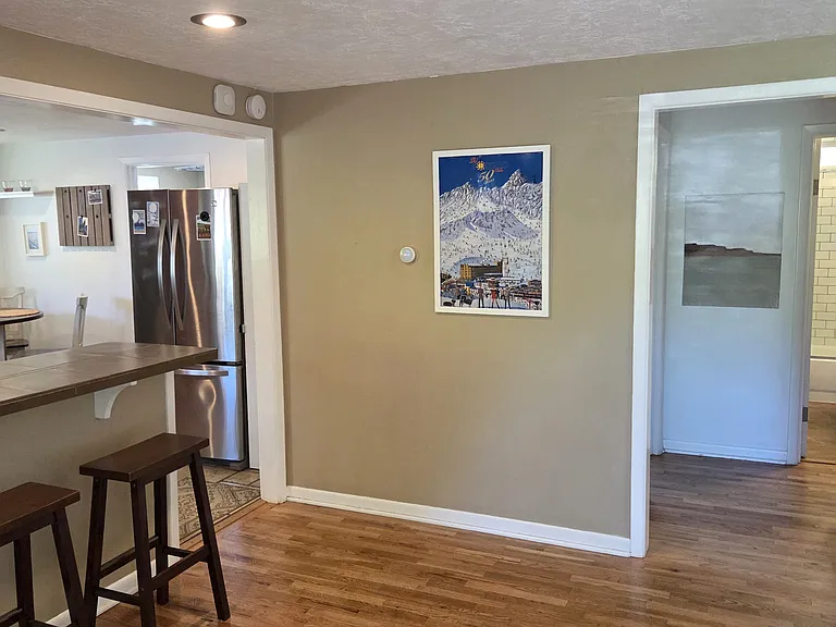 Livingtroom from entrance to bedrooms/bathroom area
