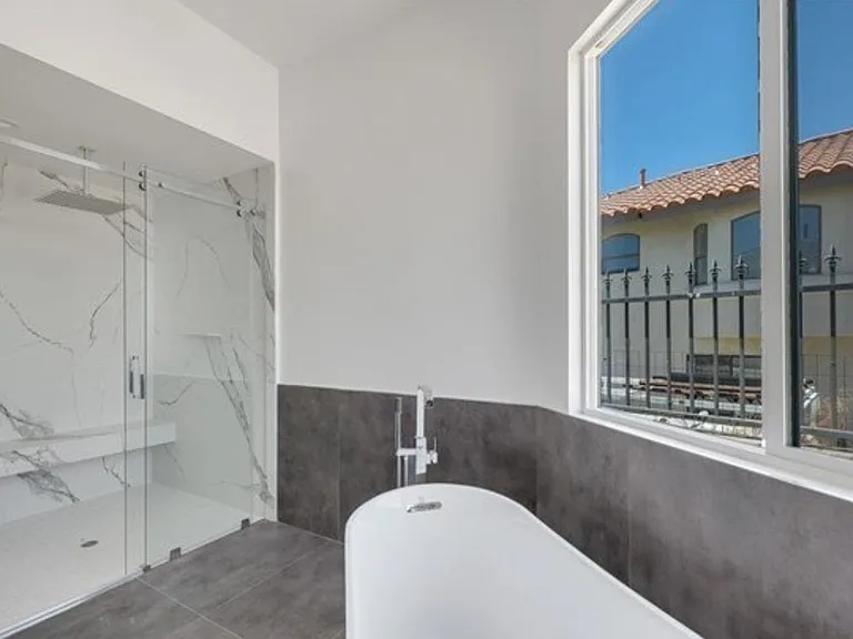Manzanita Dr — Photo 16