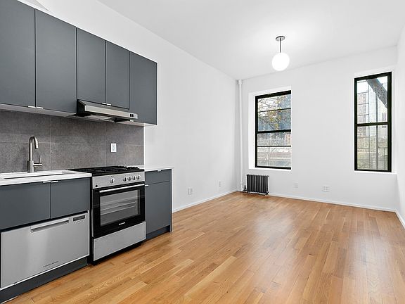 3rd image of 410 W 36th St #F1