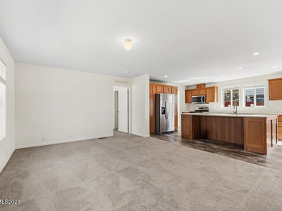 3rd image of 410 Short Ave