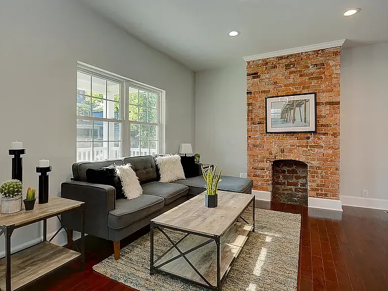 412 Stoddart Ave — Photo 2