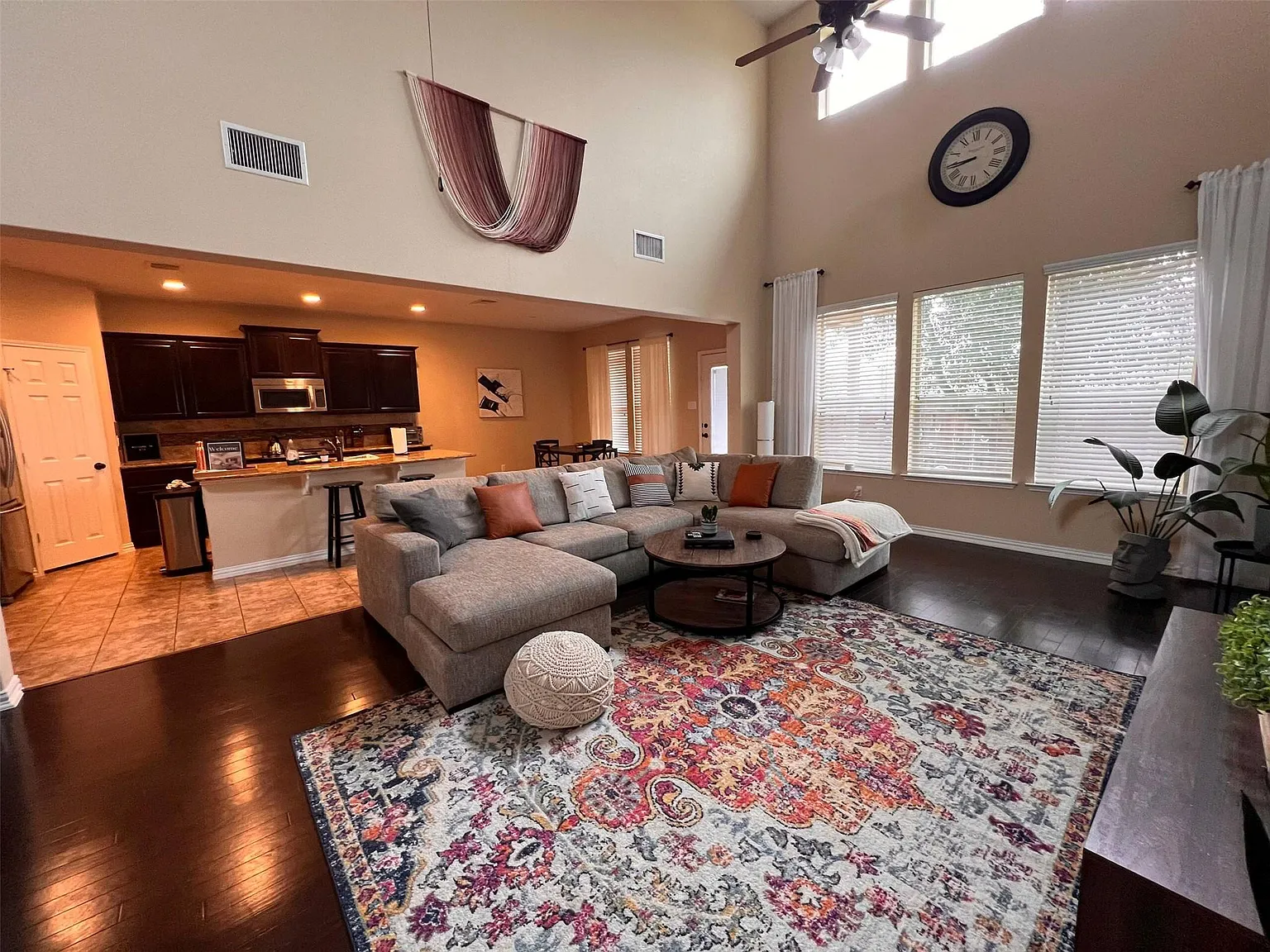3 bed, 2.5 bath, 1895 sqft, $2,750 — Photo 2