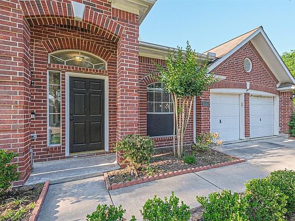 3rd image of 20322 Maple Village Dr