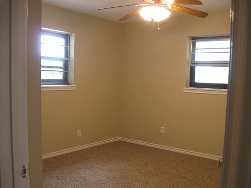5th image of 615 S Sixth St