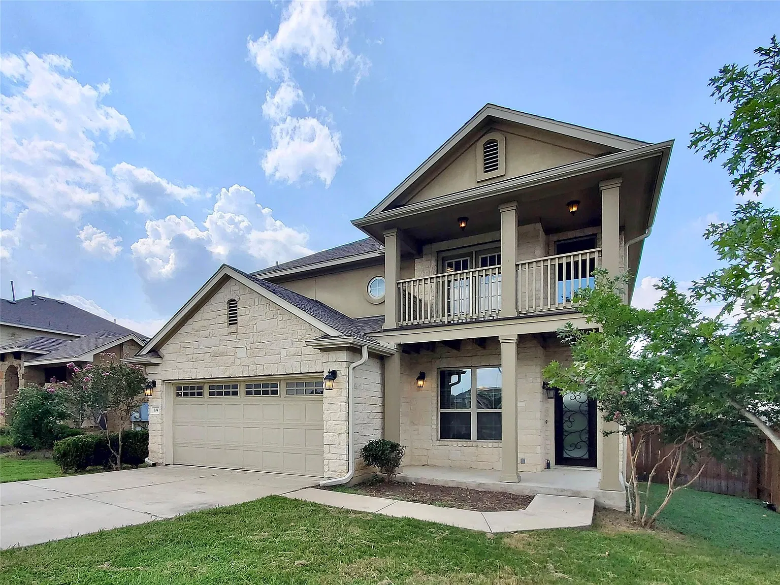 3 bed, 2.5 bath, 2009 sqft, $2,095 — Photo 3
