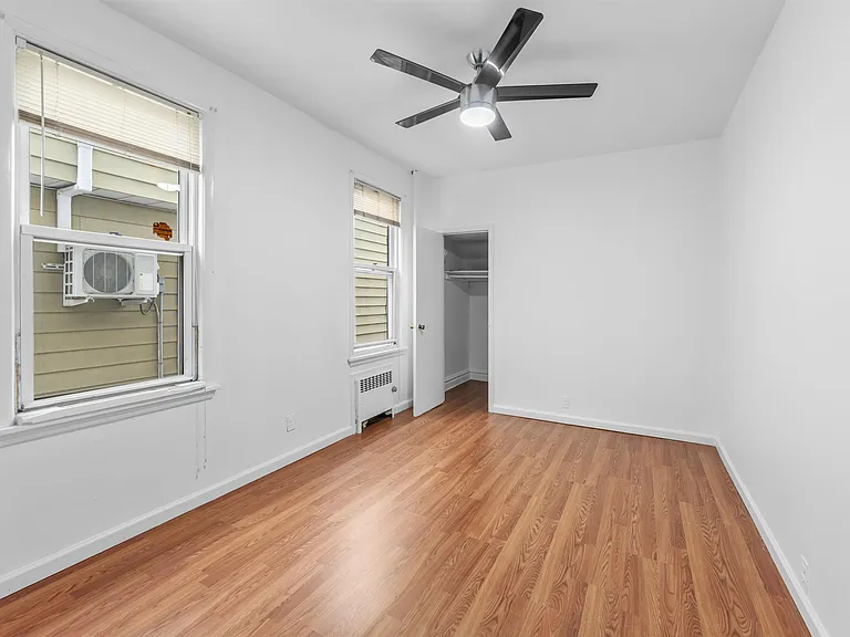 172 W 49th St #1 — Photo 11