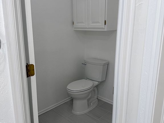 3rd image of 1620 Victoria Pl
