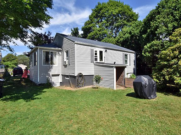 3rd image of 27 1/2 Earl St