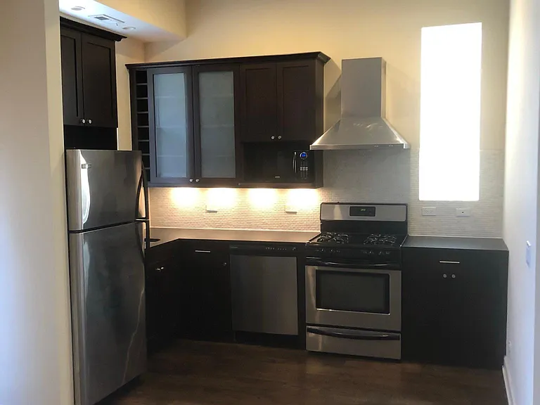 1432 N Elk Grove Ave #2R — Photo 5
