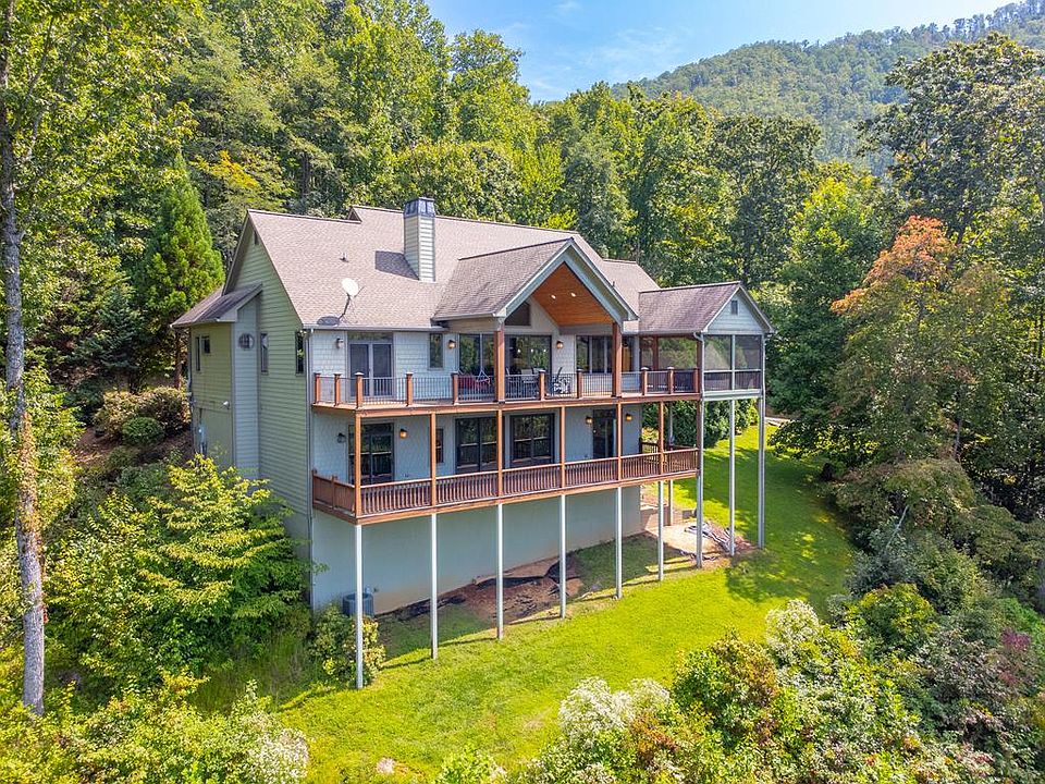 1st image of 435 Meadowbrook Dr