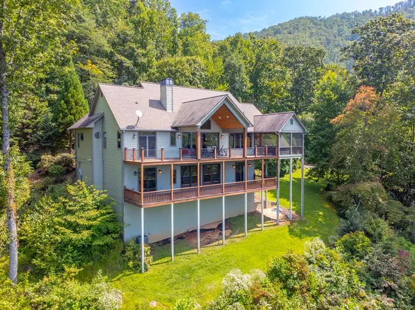 435 Meadowbrook Dr, Hayesville, NC 28904
