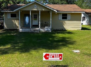 20585 Twin Oaks Dr, Chandler, TX 75758